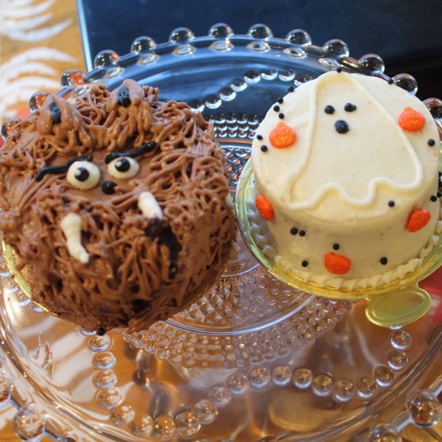 ghost and werewolf mini cakes