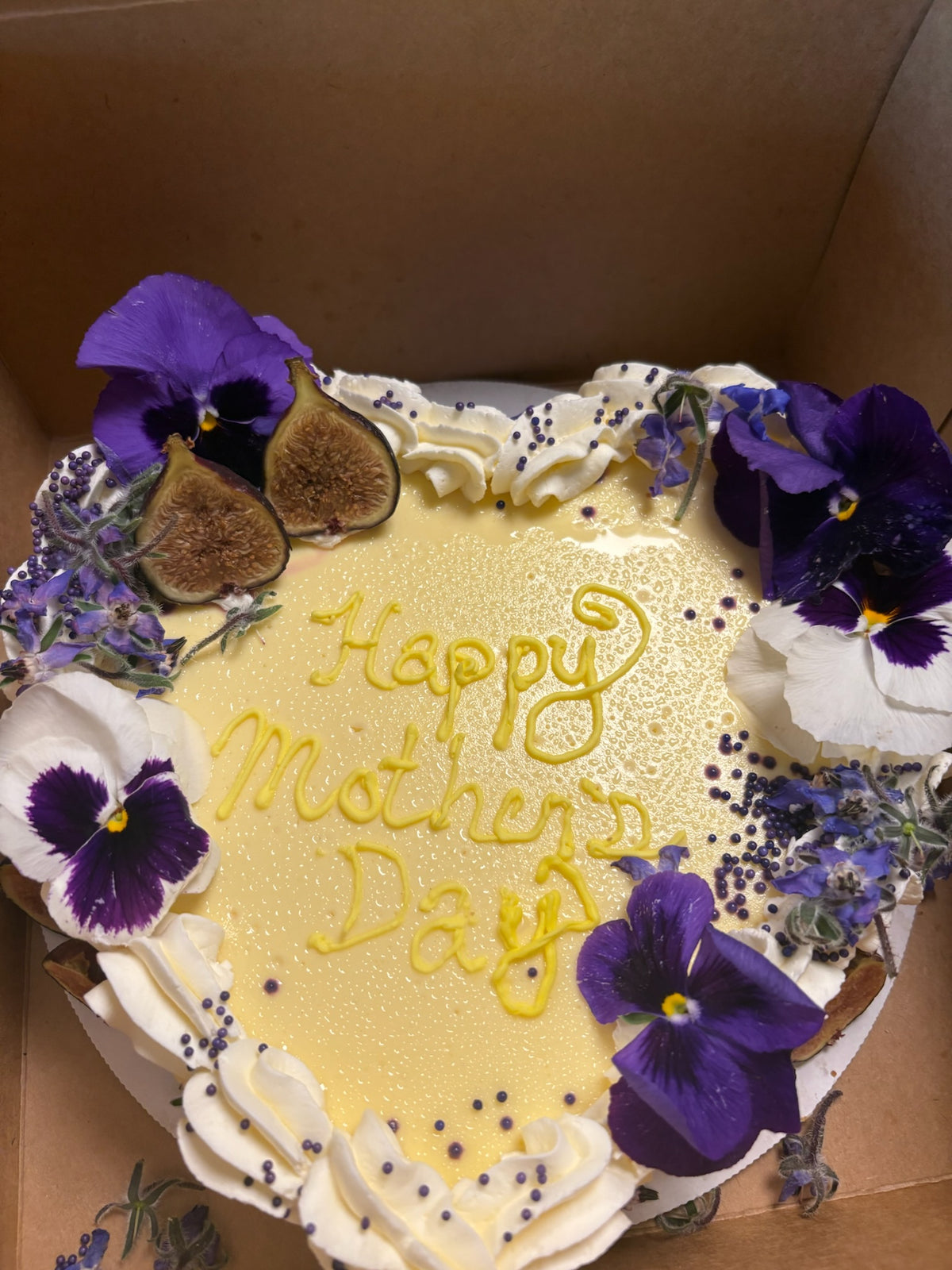 8in Heart Cheesecake
